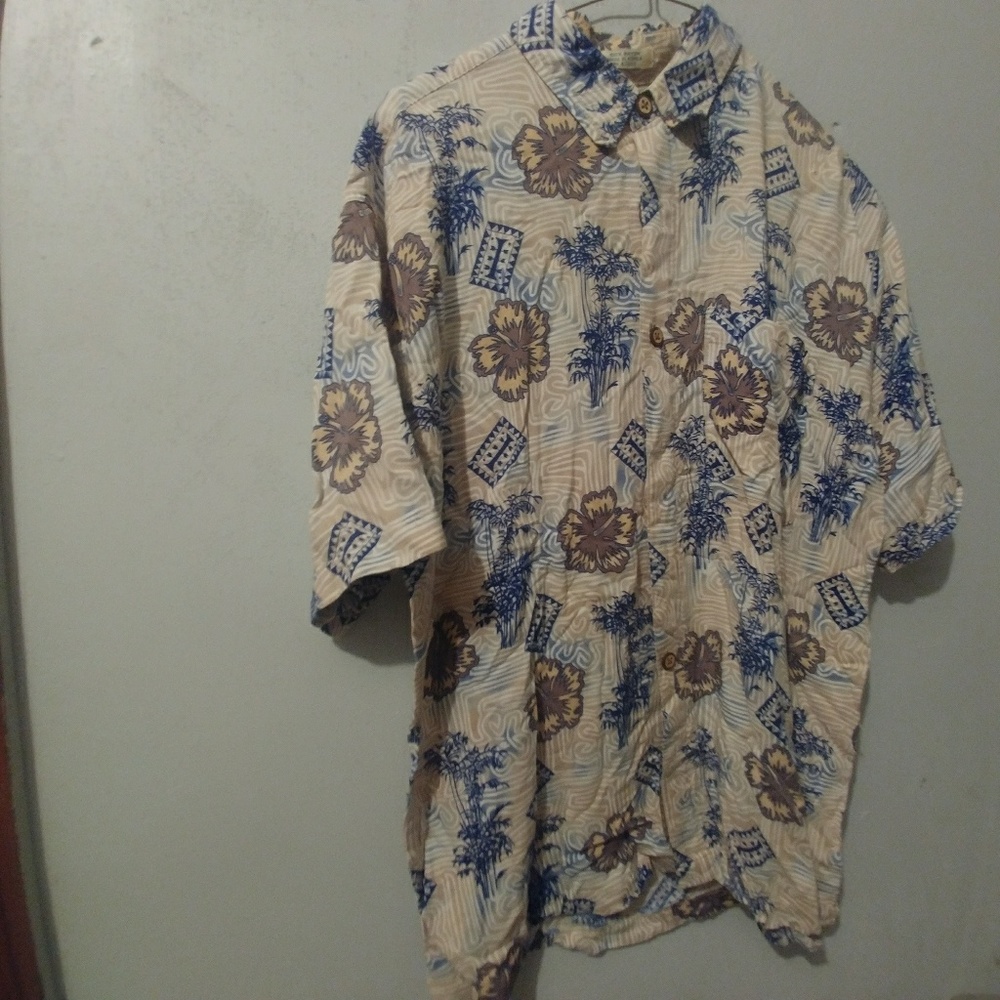 Hawaiian style men's shirt